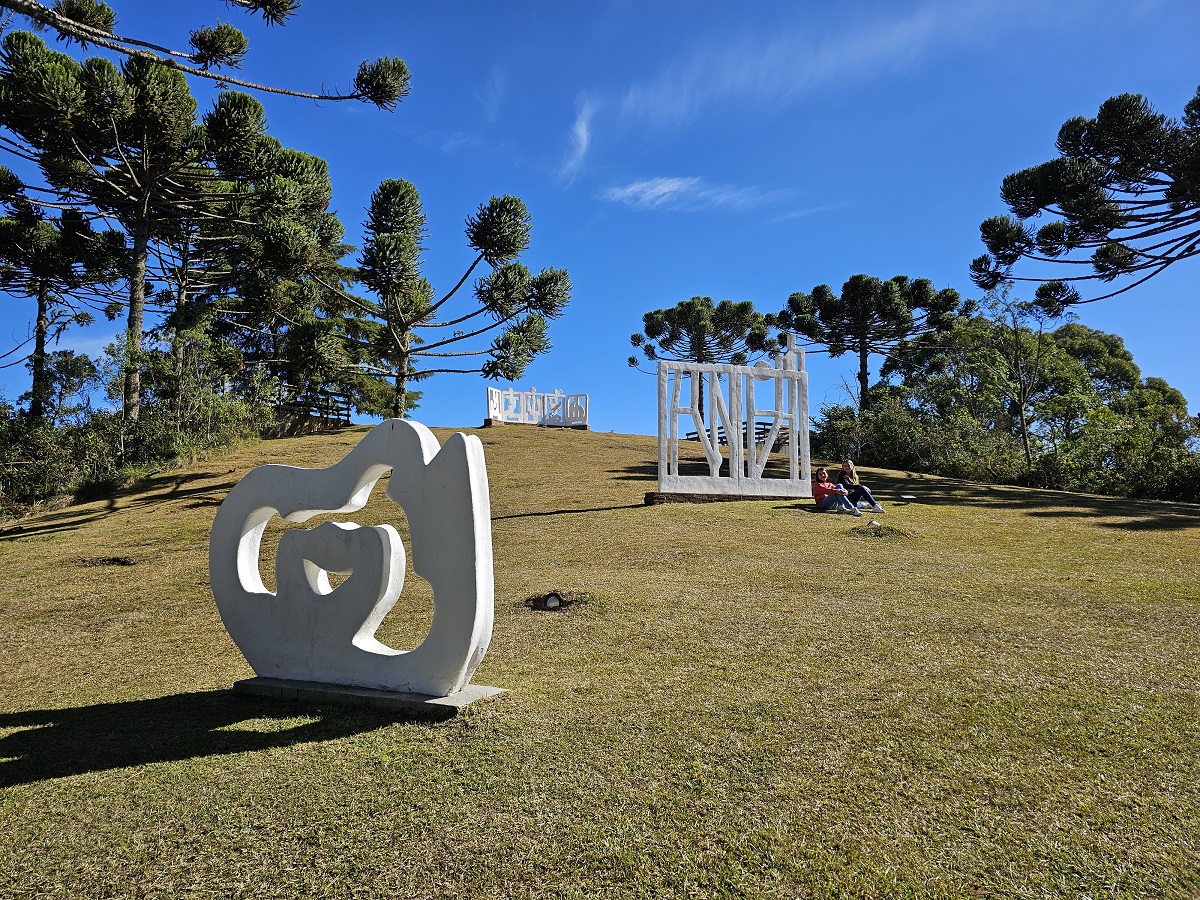 O Museu Felícia Leirner, localizado dentro do Parque Felícia Leirner em Campos do Jordão, é, sem dúvida, um verdadeiro tesouro cultural.