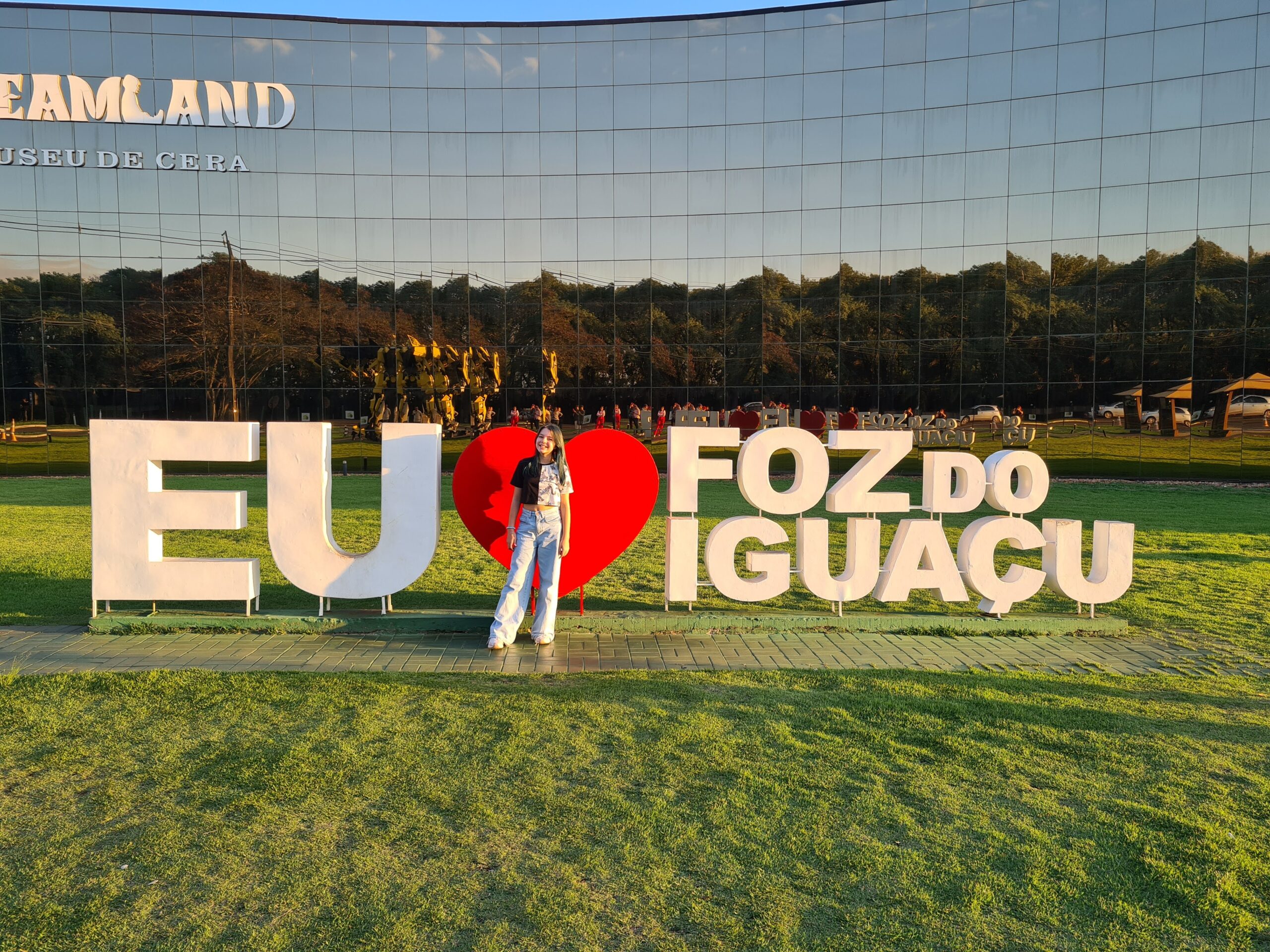Fachada do Complexo Dreamland em Foz do Iguaçu, com o Dreams Park Show e suas cinco atrações turísticas