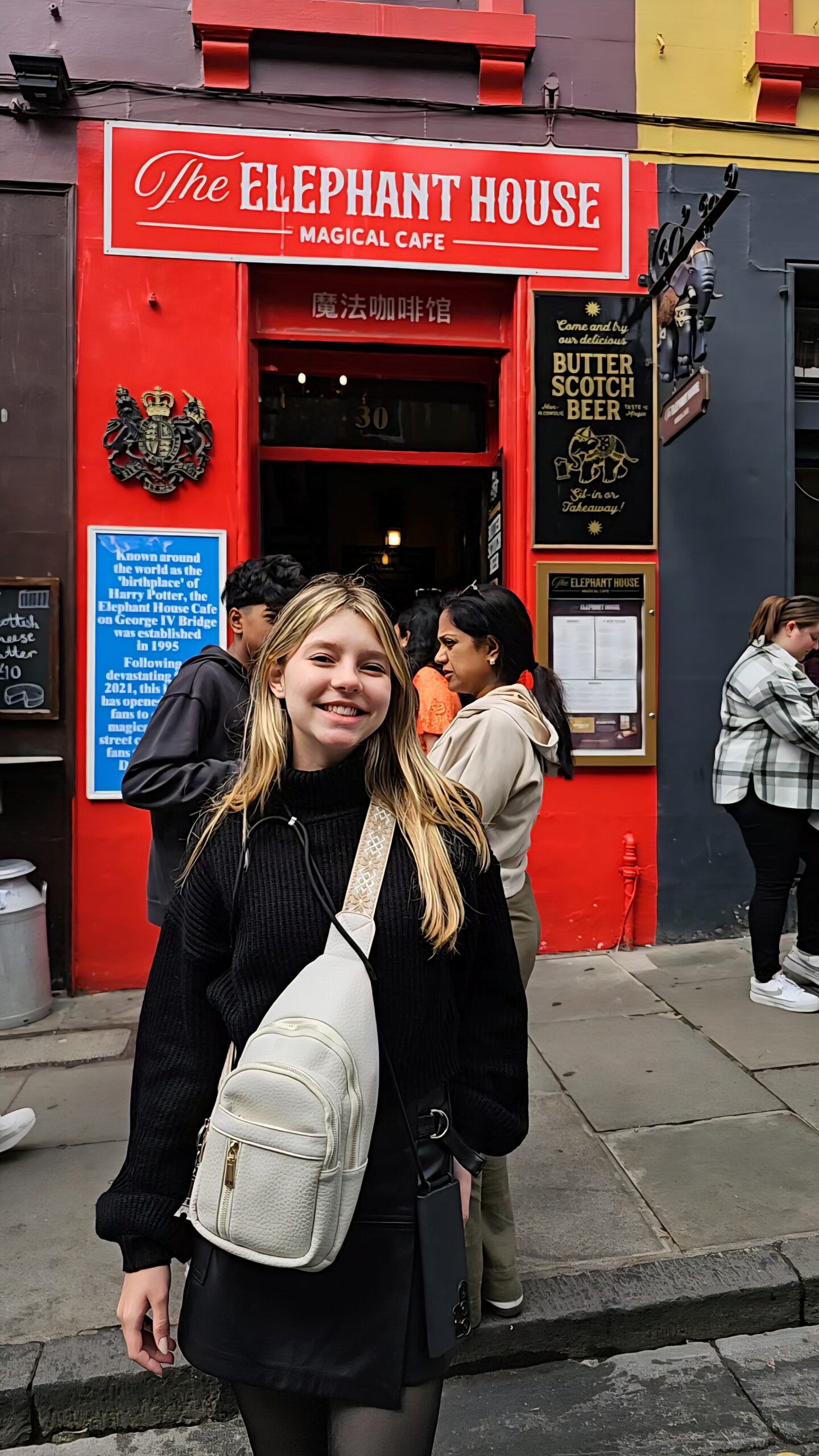 Fachada da nova filial da Elephant House na Victoria Street em Edimburgo.